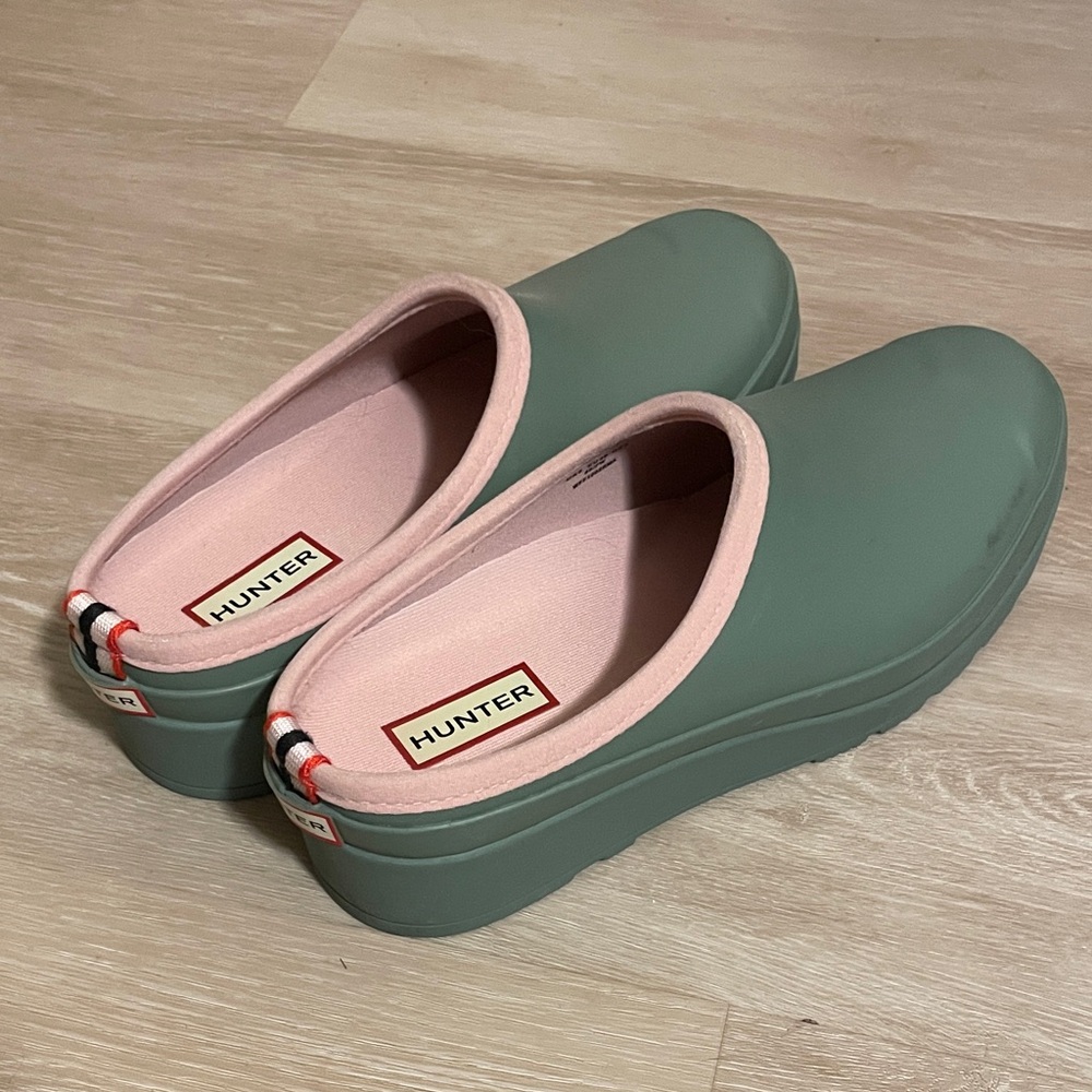 Hunter Women's Green and Pink Mules